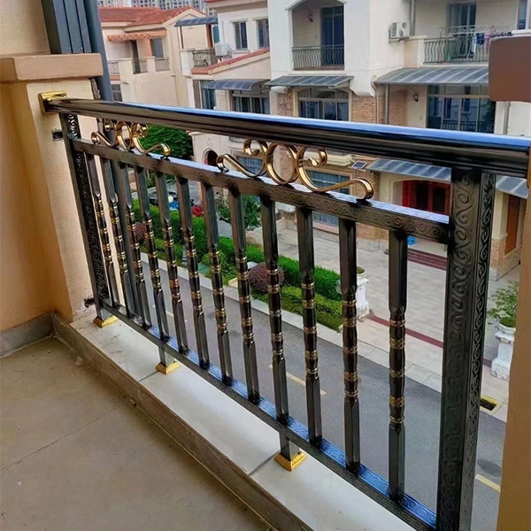 16Custom Stainless Steel Stair Railing Outdoor Deck Wrought Iron Balcony Railing Designs (9)