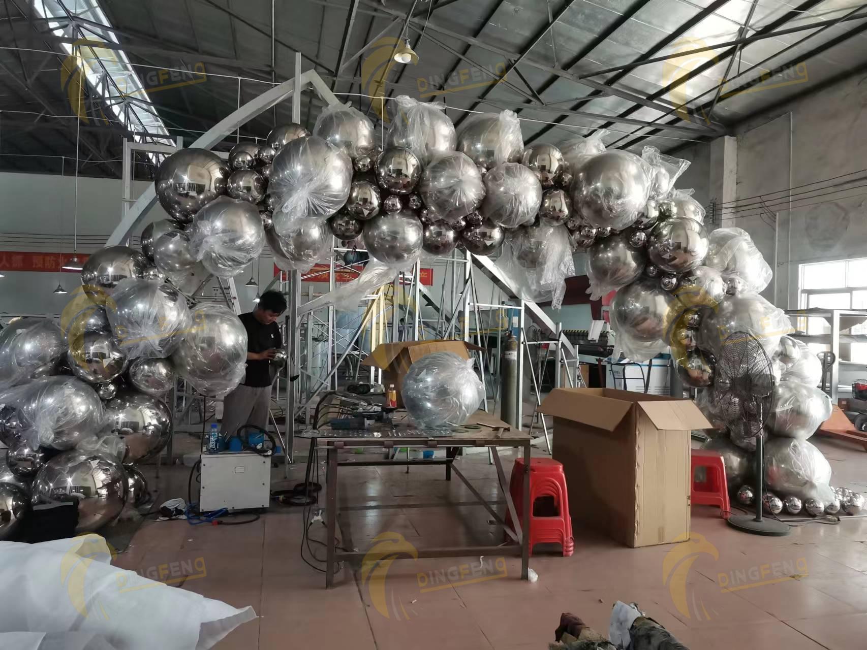 Mirror-finished gold stainless steel